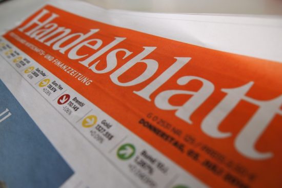 Handelsblatt: Ανώφελες οι επιθέσεις της κυβέρνησης σε Στουρνάρα