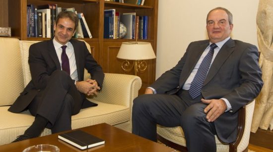 Τι ειπώθηκε στο τετ α τετ Κυριάκου Μητσοτάκη και Κώστα Καραμανλή