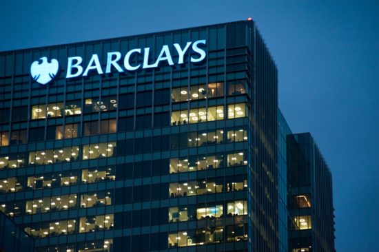 Barclays: Απροσδόκητη μείωση στα έσοδα από εμπορικές συναλλαγές