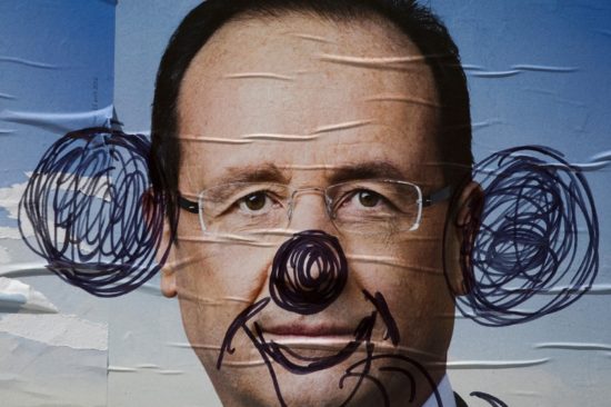 Politico: Ούτε για δόκιμος δημοσιογράφος δεν έκανε ο Ολάντ!