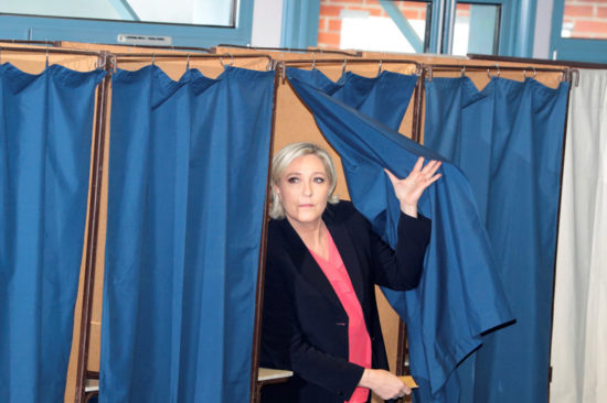 Μαρίν Λεπέν: «Δεν έχω κρυφή ατζέντα για έξοδο της χώρας από την ΕΕ»