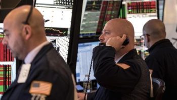 Κέρδη στη Wall Street – Σε νέο υψηλό ρεκόρ η Apple