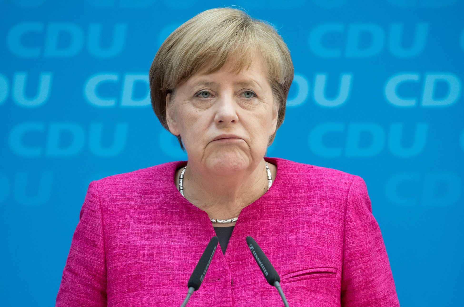 Με απόσυρση των στρατευμάτων από το Ιντσιρλίκ απειλεί η Μέρκελ