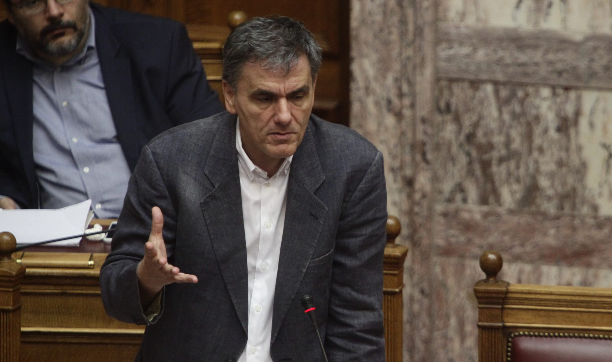 Ψηφίζουν αφορολόγητο στα 5.686 ευρώ και το «βαφτίζουν» 6.250 ευρώ