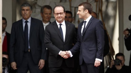 Ο Ολάντ παρέδωσε στον Μακρόν υπό το βλέμμα 1.500 αστυνομικών
