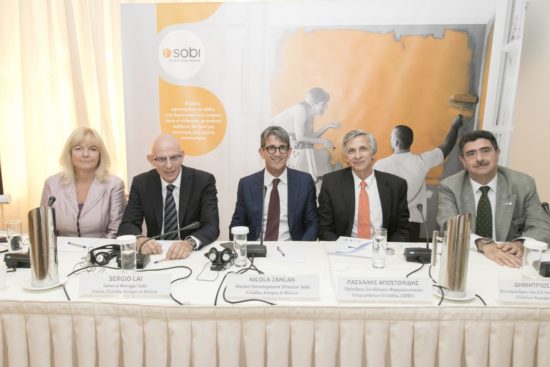 (από τα αριστερά στα δεξιά) κ.κ Hege Hellstrӧm, President Sobi, EMENAR, Sergio Lai, General Manager Sobi, Ιταλία, Ελλάδα, Κύπρος και Μάλτα, Nicola Zancan, Market Development Director Sobi, Ελλάδα, Κύπρος και Μάλτα, Πασχάλης Αποστολίδης, Πρόεδρος ΣΦΕΕ και