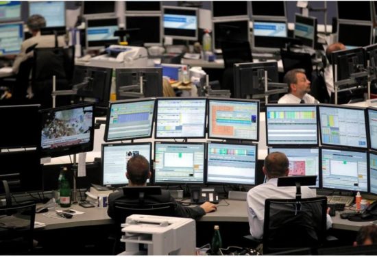 Μεικτή εικόνα στην Ευρώπη – Πτώση στις γαλλικές τράπεζες – «Βουτιά» 8%για Postnl