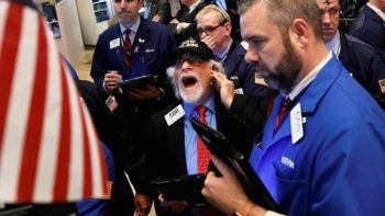 Εύθραυστη ισορροπία στη Wall Street