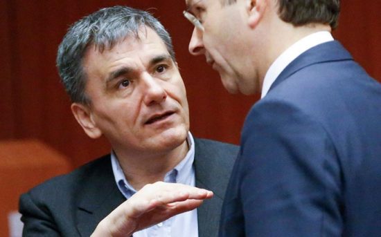 Ρίχνει τους τόνους ο Τσακαλώτος για να μην «στραβώσει» η διαπραγμάτευση