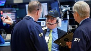 Μεικτά πρόσημα στη Wall Street