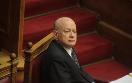 Παπαδημητρίου: Εγκρίναμε πρόσφατα μείωση συντάξεων 25%