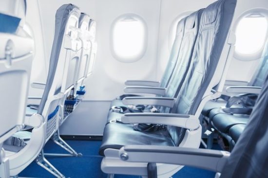 Το μυστικό κουμπί που θα κάνει το ταξίδι σας με το αεροπλάνο πιο άνετο!