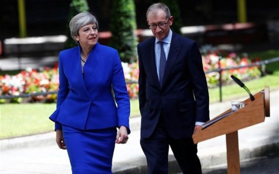 Εντολή νέας κυβέρνησης για σταθερότητα και brexit έλαβε η Τερέζα Μέι