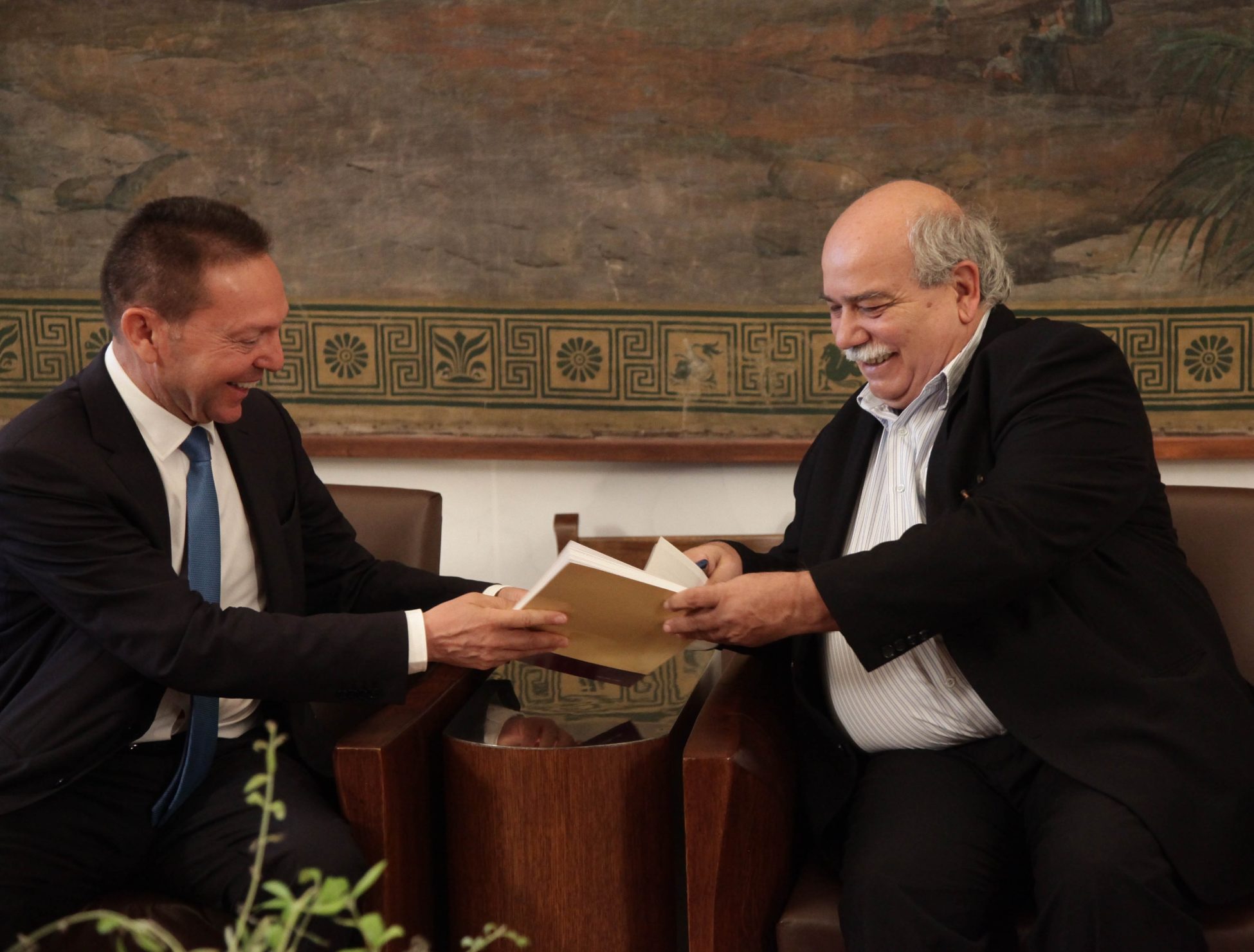 Οι προβλέψεις και τα «καμπανάκια» της ΤτΕ για τις οικονομικές προοπτικές