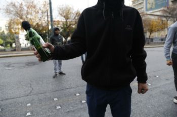 Πέταξαν μολότοφ σε σπίτι στο Μενίδι