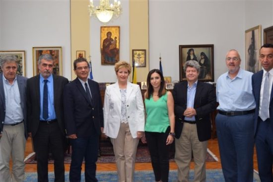 Από αριστερά, ο Πρόεδρος του ΟΛΘ κ. Κώστας Μέλλιος, ο Διευθυντής Βιομηχανικών Εγκαταστάσεων Θεσσαλονίκης κ. Χριστόφορος Αντώτσιος, ο Διευθύνων Σύμβουλος ΔΕΘ - HELEXPO κ. Κυριάκος Ποζρικίδης, η Υφυπουργός Εσωτερικών (Μακεδονίας-Θράκης) κα Μαρία Κόλλια-Τσαρ