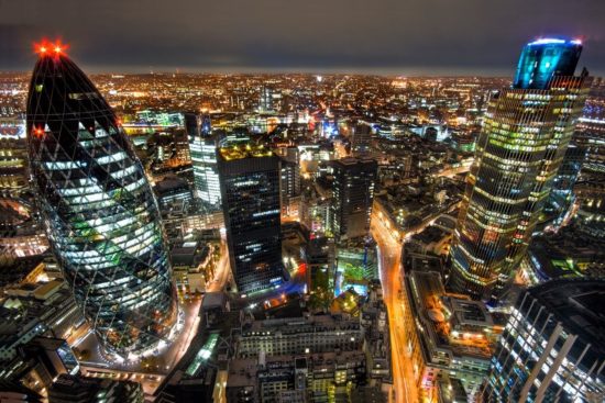 Λειτουργική κυβέρνηση ζητεί ο επιχειρηματικός κόσμος της Βρετανίας