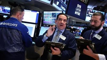 Σταθεροποιητικές κινήσεις στη Wall Street