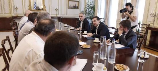 Στο κενό η παρέμβαση Τσίπρα – Τα σκουπίδια παραμένουν στους δρόμους