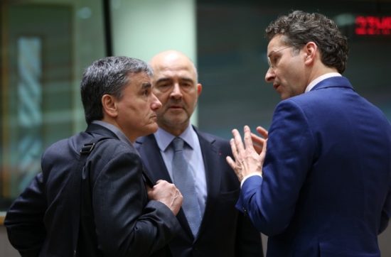 Προσπάθεια να σωθούν τα προσχήματα στο Eurogroup της Πέμπτης