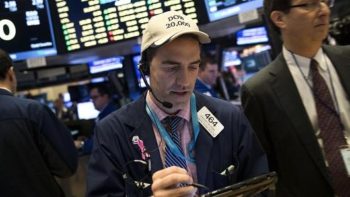 Με μεικτά πρόσημα έκλεισε η Wall Street