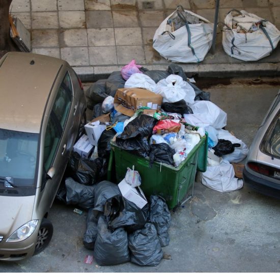 Εισαγγελική έρευνα για τους τόνους σκουπιδιών στους δρόμους