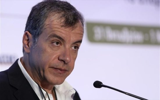 Στ. Θεοδωράκης: Πανηγυρίζουμε που θα δανειστούμε με 4,7%, όταν οι άλλοι δανείζονται με 1%