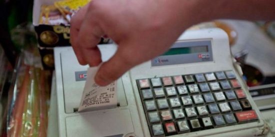 «Τσουνάμι» λουκέτων σε μπαρ – εστιατόρια: Φουλ φοροδιαφυγή σε Μύκονο – Σαντορίνη