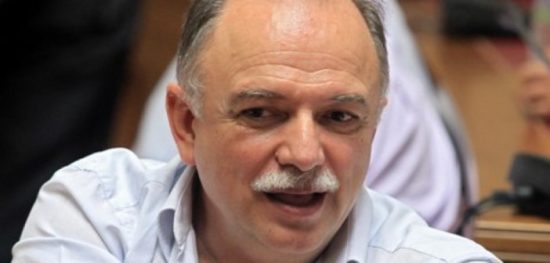 Παπαδημούλης: Ο Γιάνης Βαρουφάκης απλά αυτοπροβάλλεται