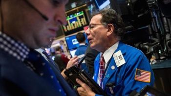 Πιέσεις λόγω GE στη Wall Street