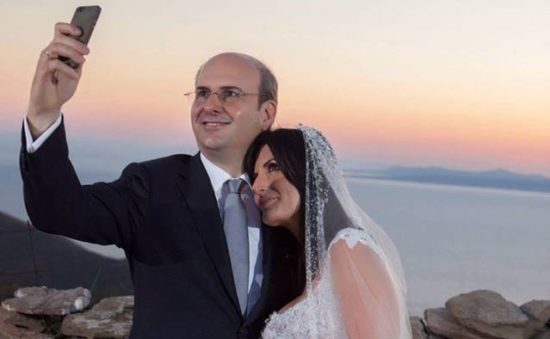 Το… πήρε το κορίτσι ο Κωστής Χατζηδάκης