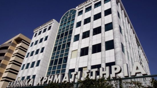 Μπαράζ ρευστοποιήσεων στο ΧΑ με κύρια στόχευση τις τραπεζικές μετοχές