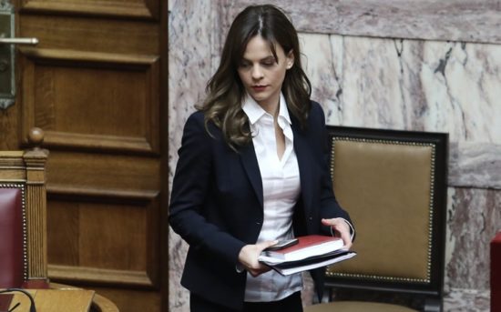 Αχτσιόγλου: Καμία κατάρρευση στον ΕΦΚΑ – Σημείωσε πλεόνασμα €100 εκατ.