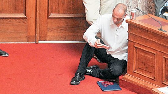 Ο Βαρουφάκης αναλαμβάνει την ευθύνη της εξεταστικής και παρασύρει Αλέξη