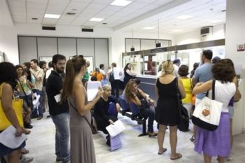 Κι επίσημα με προμήθεια η πληρωμή των φόρων στα γκισέ των τραπεζών