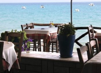 Βρέχει… «λουκέτα» στα νησιά για μη έκδοση αποδείξεων