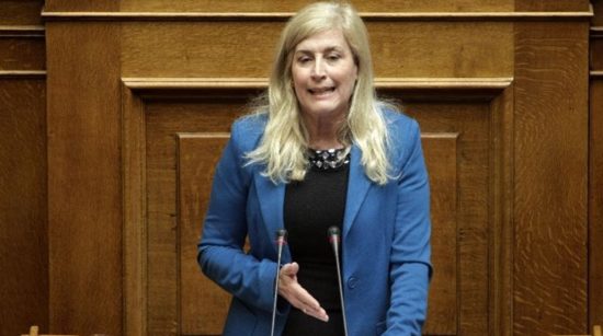 Αυλωνίτου: Ο Βαρουφάκης κάνει σαν την Βουγιουκλάκη