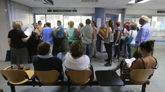 Αδειάζουν οι λογαριασμοί όσων χρωστούν – 1.000 κατασχέσεις τη μέρα