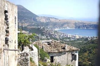 Η Αθήνα αφαιρεί την ελληνική υπηκοότητα από «ομογενείς» που συνεργάζονται με τα Τίρανα