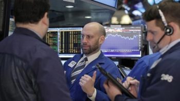 «Πυρηνική βουτιά» για τη Wall Street – Ράλι για τον Vix