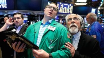 Wal-Mart και Cisco ασκούν πιέσεις στη Wall Street