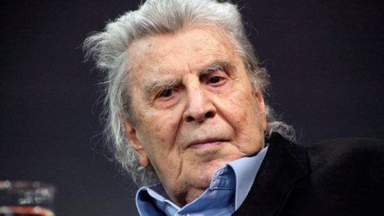 Μίκης Θεοδωράκης προς «Τα Νέα»: Σκεφτήκατε τι θα είχαμε σήμερα εάν έλλειπε ο κόκκινος στρατός και ο Στάλιν;»