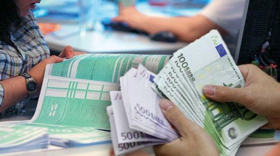 «Χέρι» και για οφειλές κάτω των 500 ευρώ βάζει η εφορία