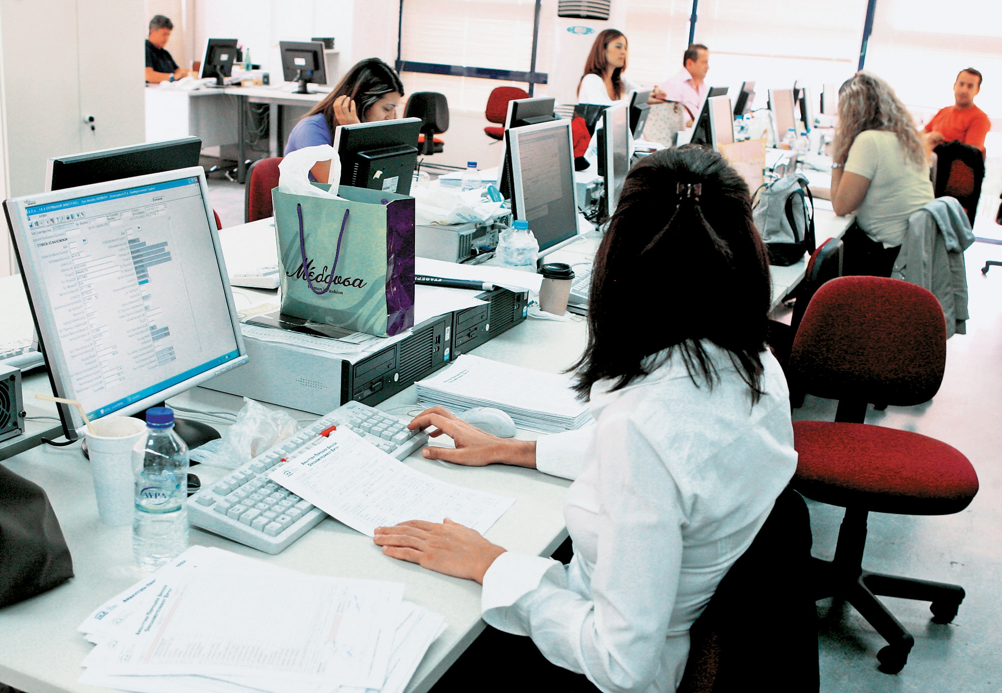 ΑΔΕΔΥ και ΠΟΕ-ΟΤΑ τίναξαν στον αέρα την αξιολόγηση στο Δημόσιο