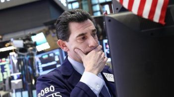 Η Β. Κορέα «ρίχνει» τη Wall Street