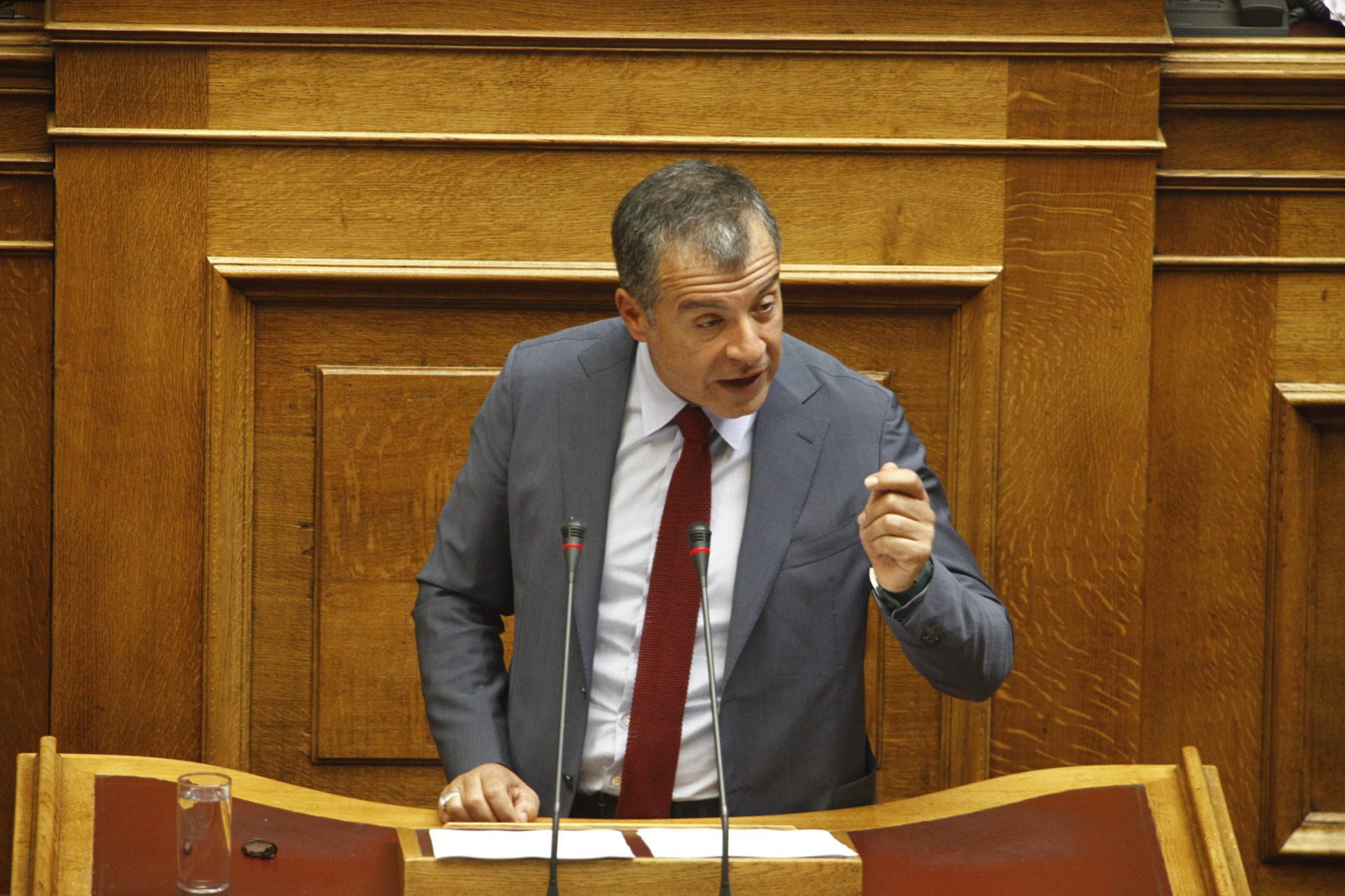 Θεοδωράκης: Δεν είναι άσυλο στις ιδέες, αλλά στους τραμπούκους