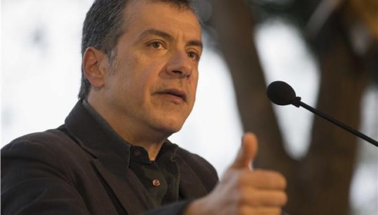 Θεοδωράκης: Τυχοδιώκτες, τριτοκοσμικοί και επικίνδυνα άσχετοι Τσίπρας-Βαρουφάκης