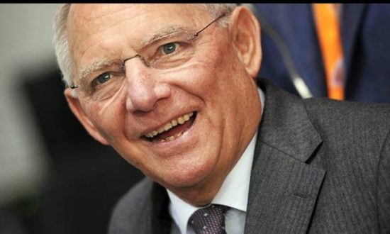 Σπάει τα ρεκόρ δημοφιλίας ο Σόιμπλε – Ξεπερνά και τη Μέρκελ