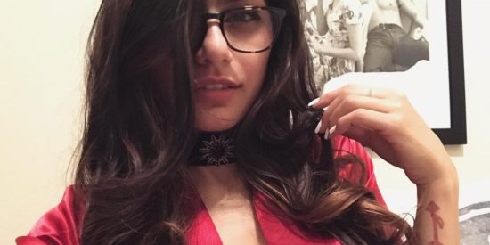 Πορνοστάρ ισχυρίζεται ότι ο ISIS απειλεί να την αποκεφαλίσει