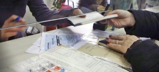 Έρχεται άγριος «κόφτης» σε κοινωνικά επιδόματα και δικαιούχους